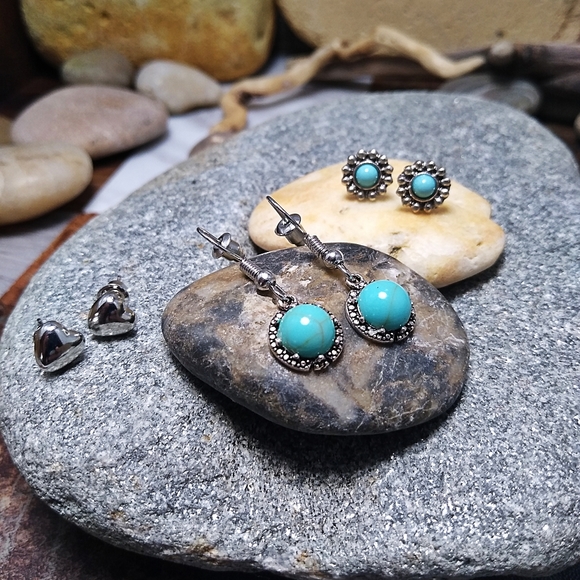 Jewelry - 🐞2/$20 Set/3 Silver Color Earrings
